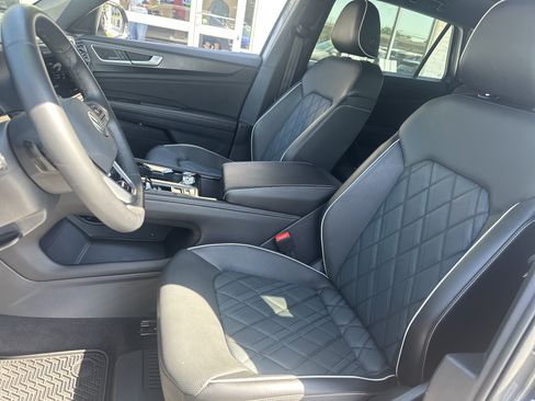 Used 2024 Volkswagen Atlas Cross Sport SEL Premium R-Line AWD/4WD image 10