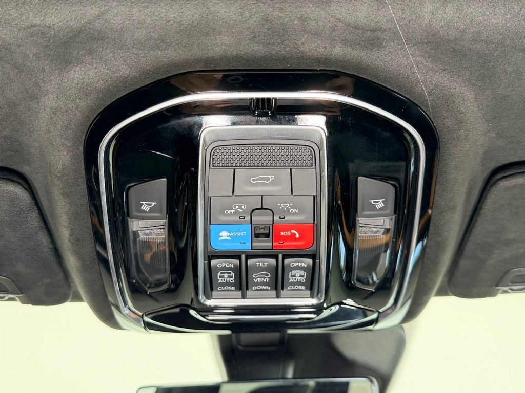 Used 2024 Jeep Grand Cherokee Summit AWD/4WD image 11