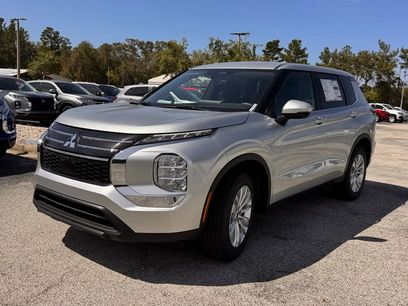 New 2026 Mitsubishi Outlander ES