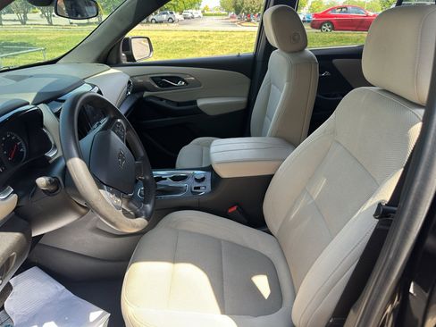 Used 2023 Chevrolet Traverse LS w/ Midnight/Sport Edition AWD/4WD image 18