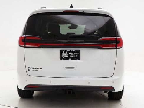 Used 2024 Chrysler Pacifica Touring-L w/ Road Tripper Package FWD image 8
