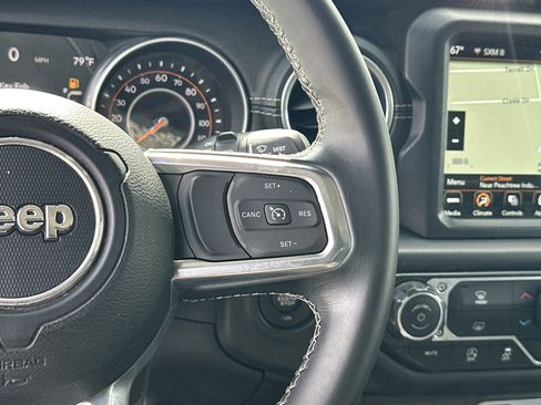 Used 2018 Jeep Wrangler Unlimited Sahara image 28