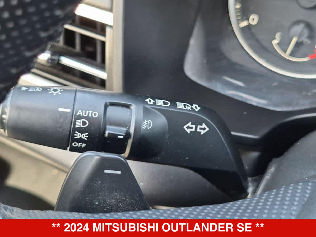 Used 2024 Mitsubishi Outlander SE AWD/4WD image 25