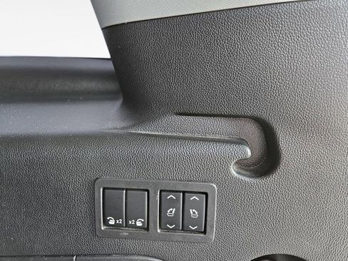 Used 2019 Chevrolet Suburban Premier w/ Premier Plus Edition AWD/4WD image 28