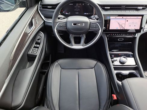New 2026 Jeep Grand Cherokee L Limited w/ Limited Altitude Package AWD/4WD image 13