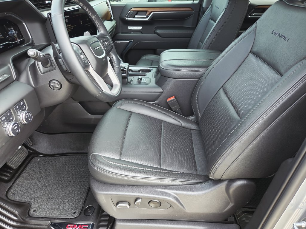 Used 2023 GMC Sierra 1500 Denali w/ Denali Reserve Package AWD/4WD image 12