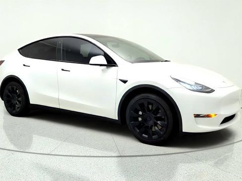Used 2023 Tesla Model Y Long Range AWD/4WD image 3