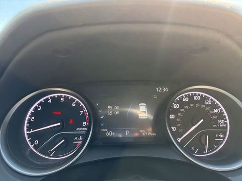 Used 2024 Toyota Camry SE image 10