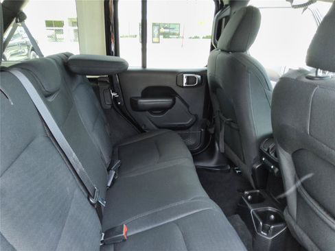 Used 2018 Jeep Wrangler Unlimited Sport S AWD/4WD image 22
