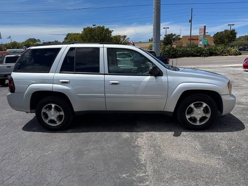 Used 2009 Chevrolet TrailBlazer LT w/ Sun And Sound Package AWD/4WD image 6