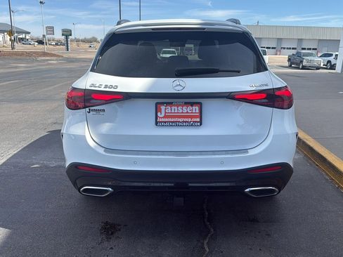 Used 2025 Mercedes-Benz GLC 300 4MATIC image 3