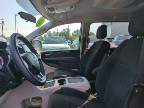 Used 2013 Dodge Grand Caravan SXT FWD image 14