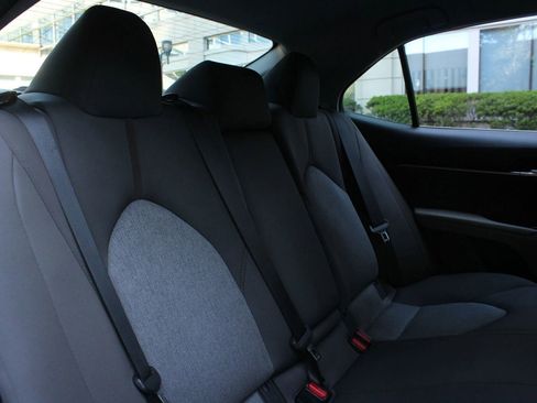 Used 2019 Toyota Camry LE FWD image 22