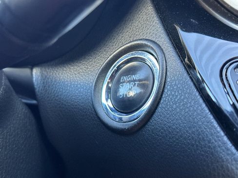Used 2018 Toyota C-HR XLE FWD image 22