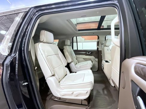 Used 2023 GMC Yukon XL Denali AWD/4WD image 18