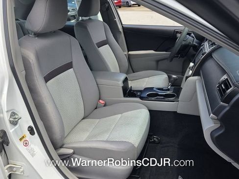 Used 2014 Toyota Camry LE FWD image 17