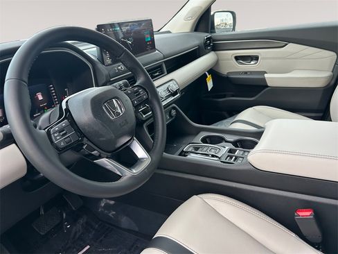 New 2026 Honda Pilot Touring image 10