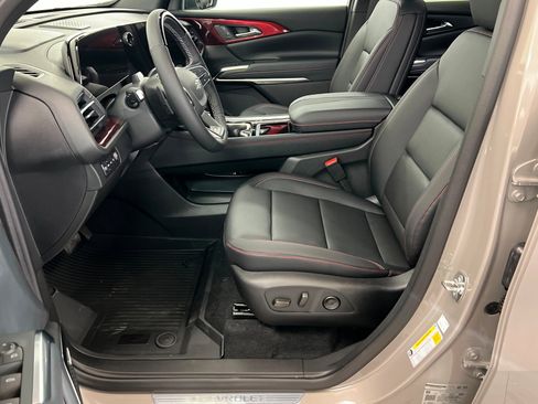 New 2026 Chevrolet Traverse Z71 w/ Enhanced Driving Package AWD/4WD image 18