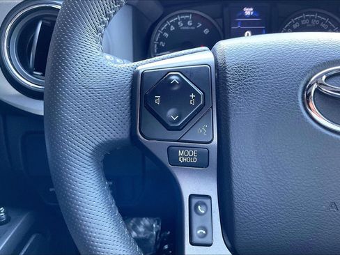 Used 2021 Toyota Tacoma SR5 RWD image 10