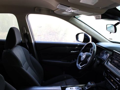 Used 2024 Nissan Rogue SV FWD image 19