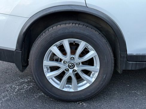Used 2017 Nissan Rogue SV w/ SV Premium Package AWD/4WD image 17