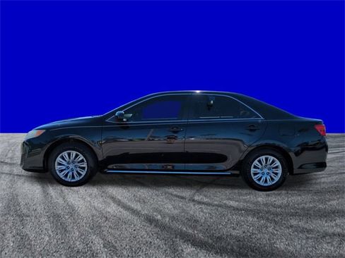 Used 2014 Toyota Camry LE image 7
