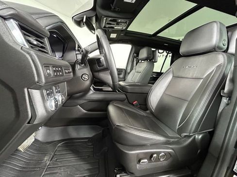 Used 2023 GMC Yukon Denali w/ LPO, Floor Liner Package AWD/4WD image 32