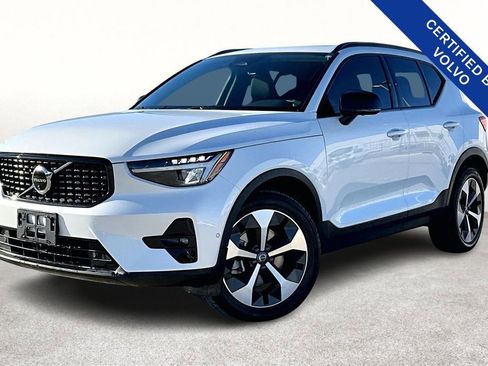 Used 2024 Volvo XC40 B5 Plus image 15