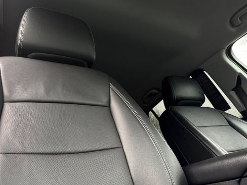 Certified 2024 GMC Terrain SLT image 18