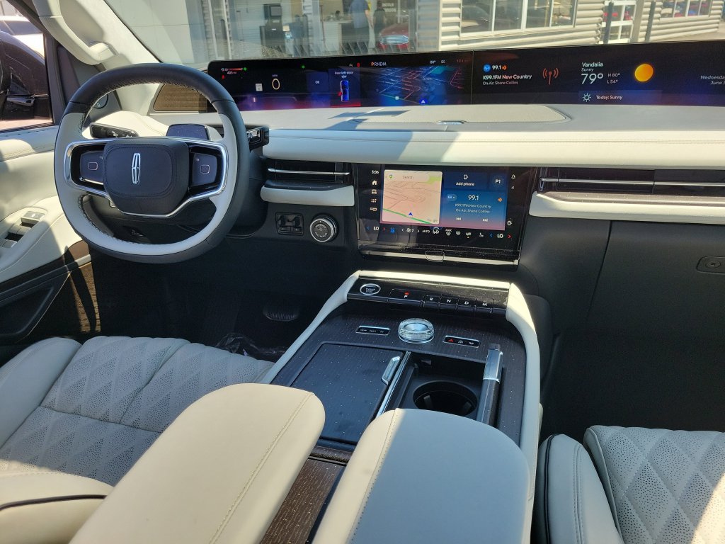 New 2026 Lincoln Navigator Black Label AWD/4WD image 13