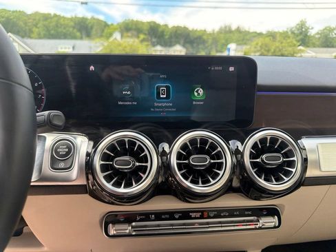 Used 2022 Mercedes-Benz GLB 250 4MATIC w/ Premium Package Lite image 31
