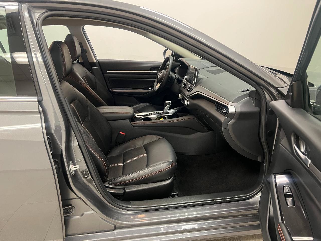 Used 2025 Nissan Altima 2.5 SR FWD image 33
