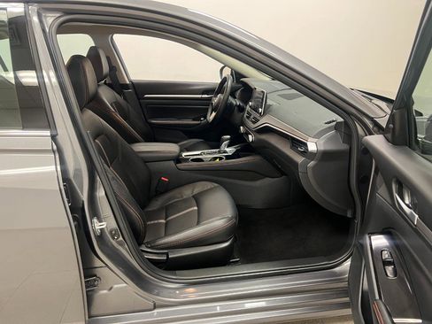 Used 2025 Nissan Altima 2.5 SR FWD image 33