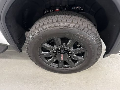 New 2026 GMC Sierra 2500 AT4 w/ AT4 Premium Plus Package AWD/4WD image 4