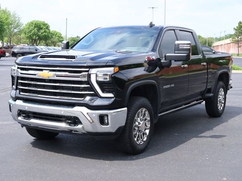 New 2026 Chevrolet Silverado 2500 LTZ w/ LTZ Convenience Package AWD/4WD image 32