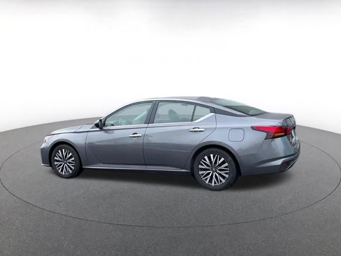 Used 2025 Nissan Altima 2.5 SV image 10