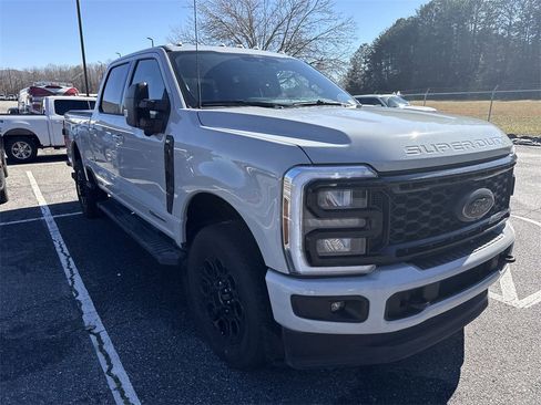 Used 2025 Ford F250 XLT w/ Black Appearance Package image 2