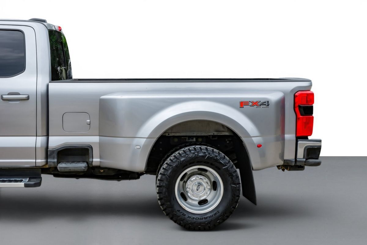 Used 2023 Ford F350 Lariat w/ FX4 Off-Road Package AWD/4WD image 11