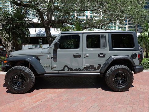 Used 2018 Jeep Wrangler Unlimited Sport AWD/4WD image 14