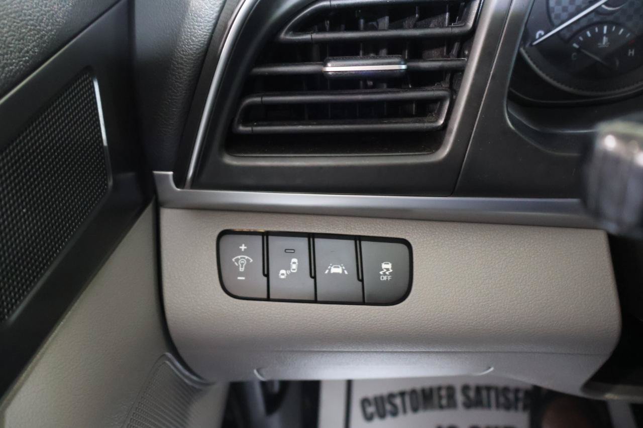Used 2019 Hyundai Elantra SEL FWD image 35