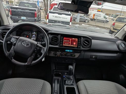 Used 2022 Toyota Tacoma SR image 15