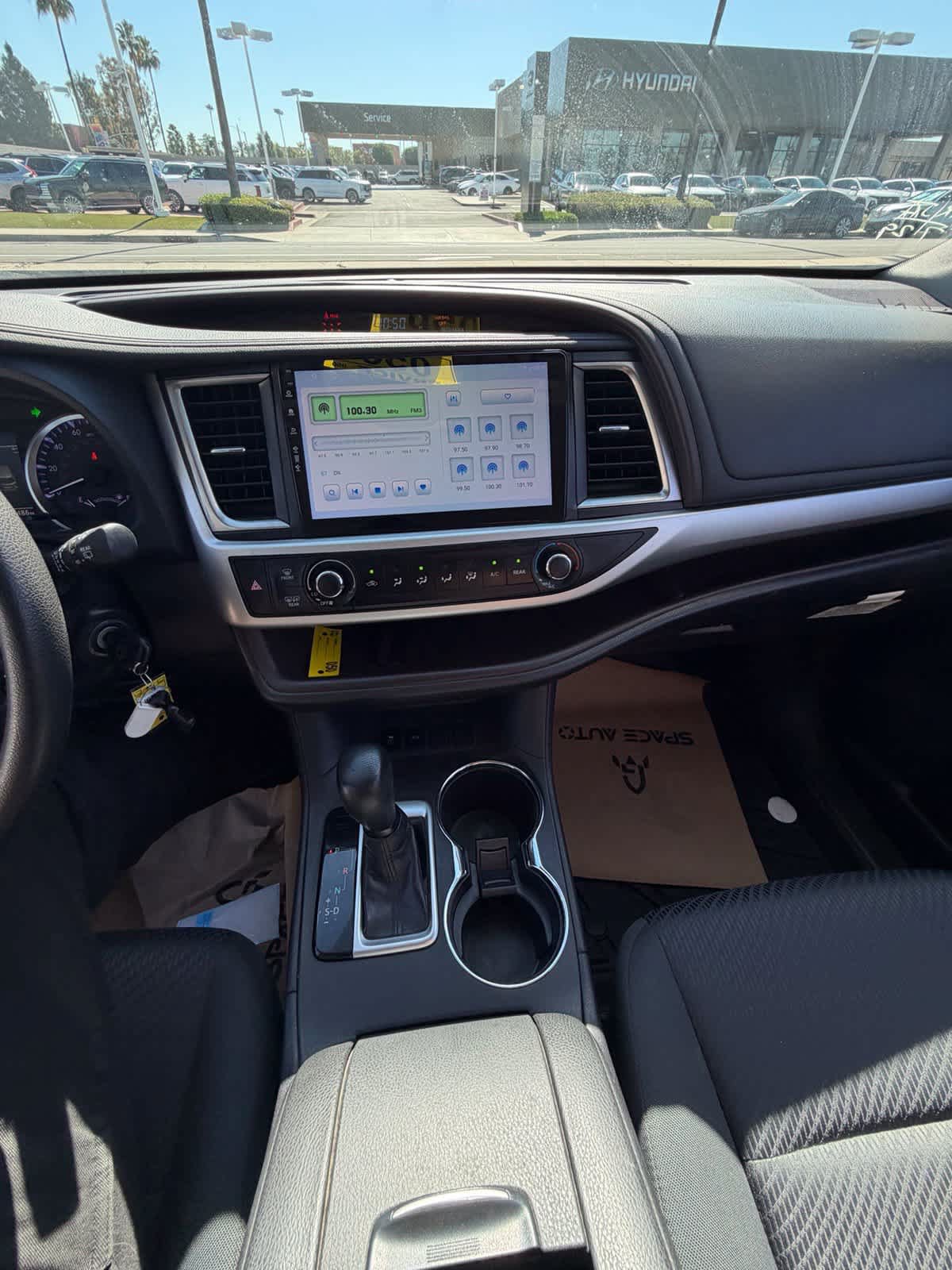 Used 2019 Toyota Highlander LE FWD image 23