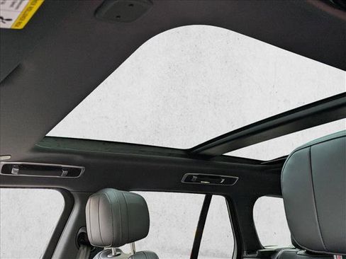 New 2025 Land Rover Range Rover SE image 15