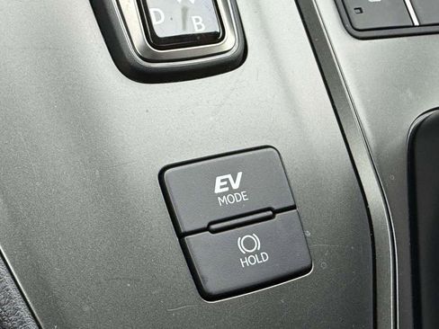 Used 2025 Lexus UX 300h AWD image 25