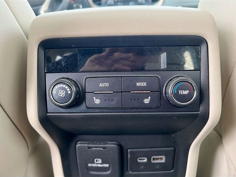 Used 2022 GMC Acadia Denali w/ Denali Ultimate Package image 27