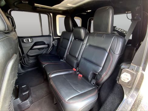 Used 2018 Jeep Wrangler Unlimited Rubicon w/ Dual Top Group AWD/4WD image 21