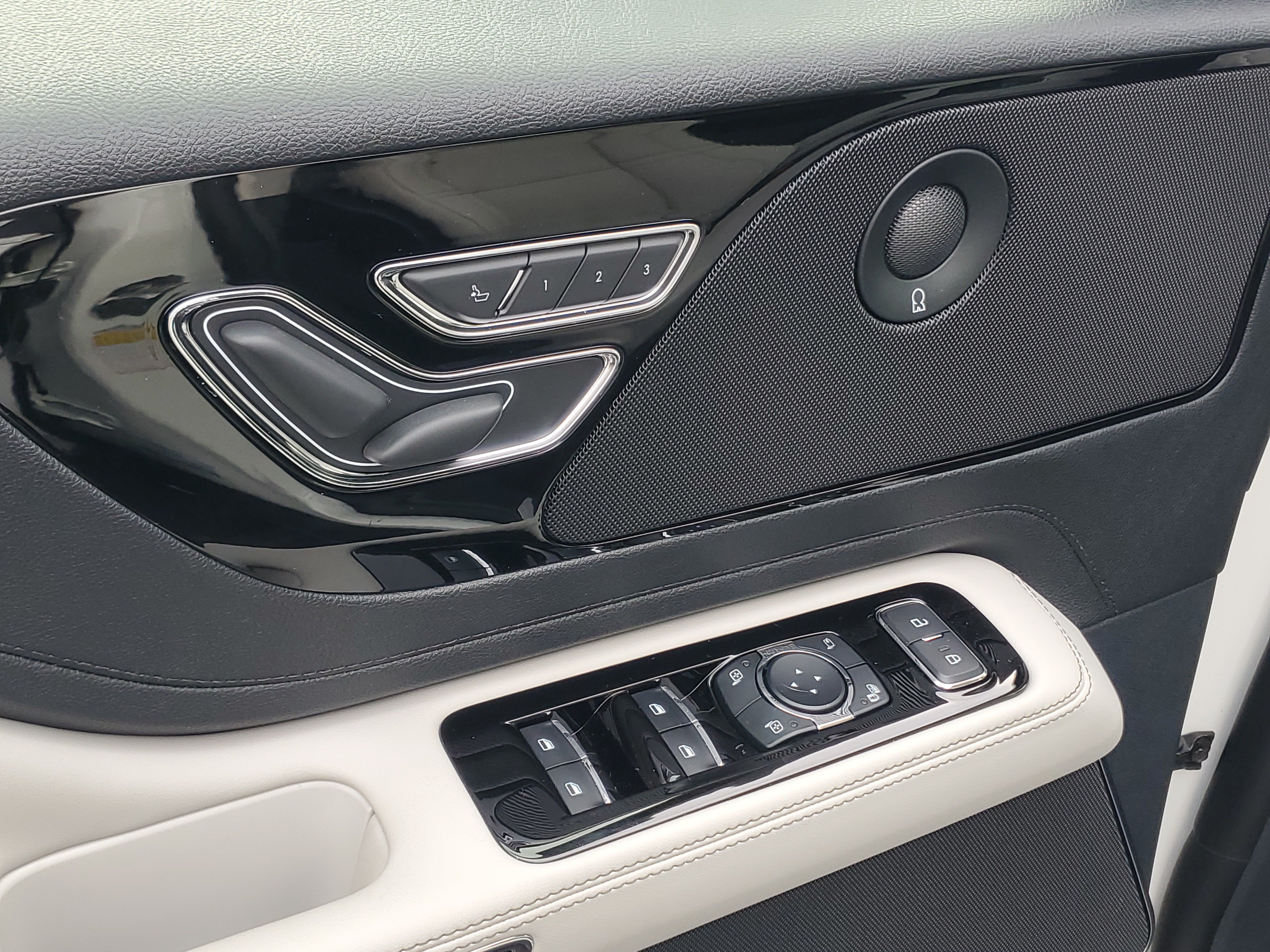 New 2026 Lincoln Aviator Reserve AWD/4WD image 9