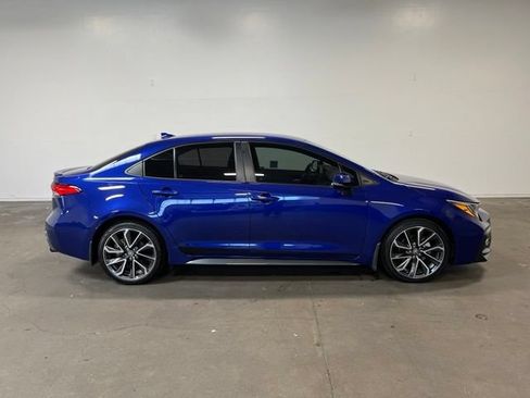 Used 2022 Toyota Corolla SE FWD image 2