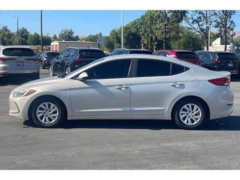 Used 2017 Hyundai Elantra SE FWD image 3