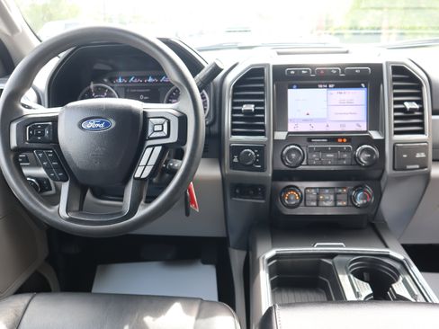 Used 2019 Ford F350 XLT w/ XLT Premium Package AWD/4WD image 14